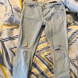 Gently used Juniors Levi stretch/jogging Jeans. My daughter has outgrown